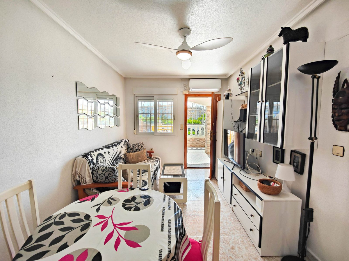 For sale - 3 Bedroom 1 Bathroom Apartment - Top Floor Apartment in Torrevieja - El Acequión - Los Náufragos  - Alicante