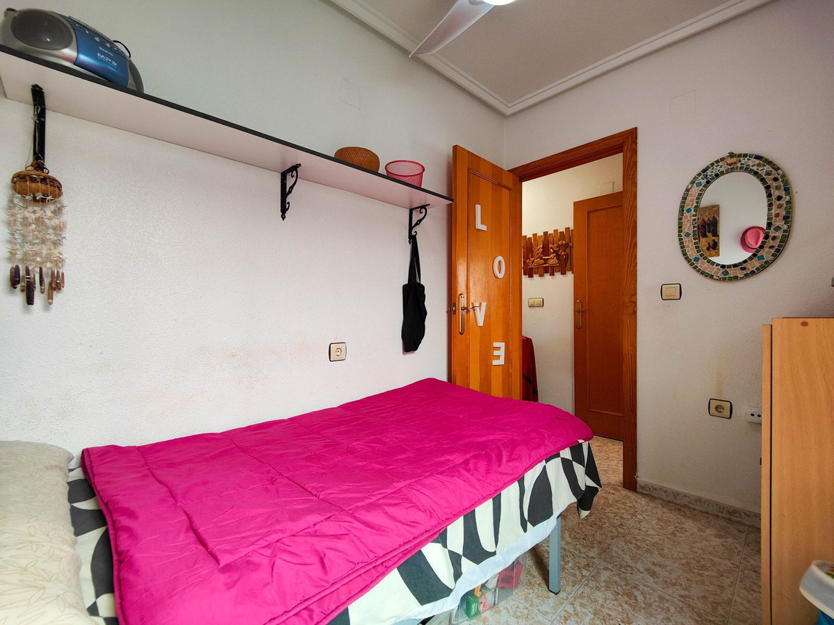 For sale - 3 Bedroom 1 Bathroom Apartment - Top Floor Apartment in Torrevieja - El Acequión - Los Náufragos  - Alicante