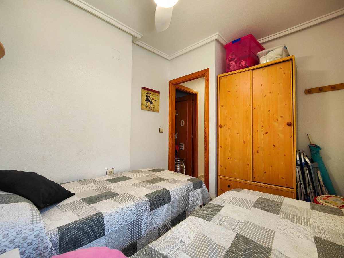 For sale - 3 Bedroom 1 Bathroom Apartment - Top Floor Apartment in Torrevieja - El Acequión - Los Náufragos  - Alicante