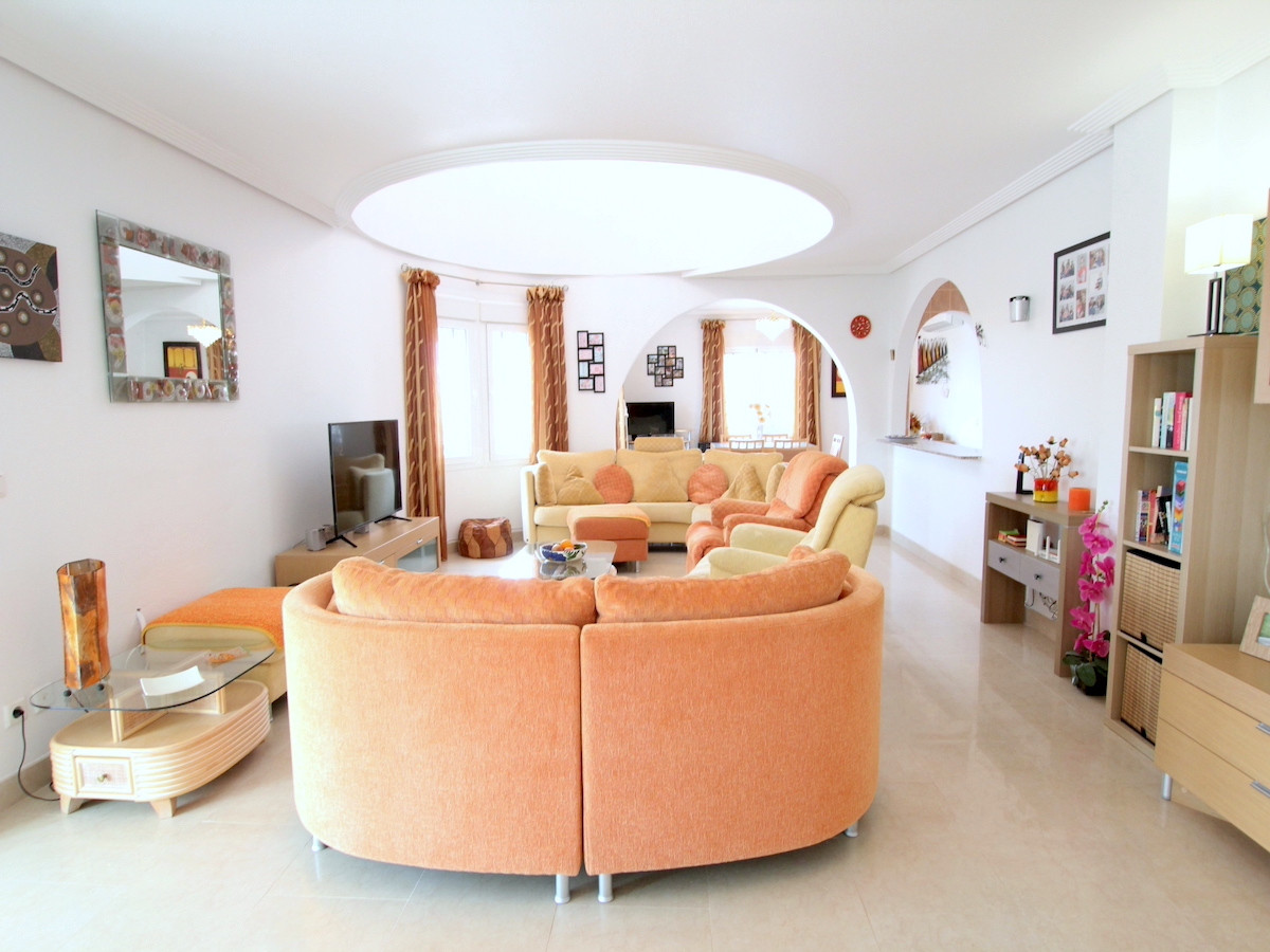 Sold - 5 Bedroom 5 Bathroom Detached Villa in Ciudad Quesada - Ciudad Quesada  - Alicante