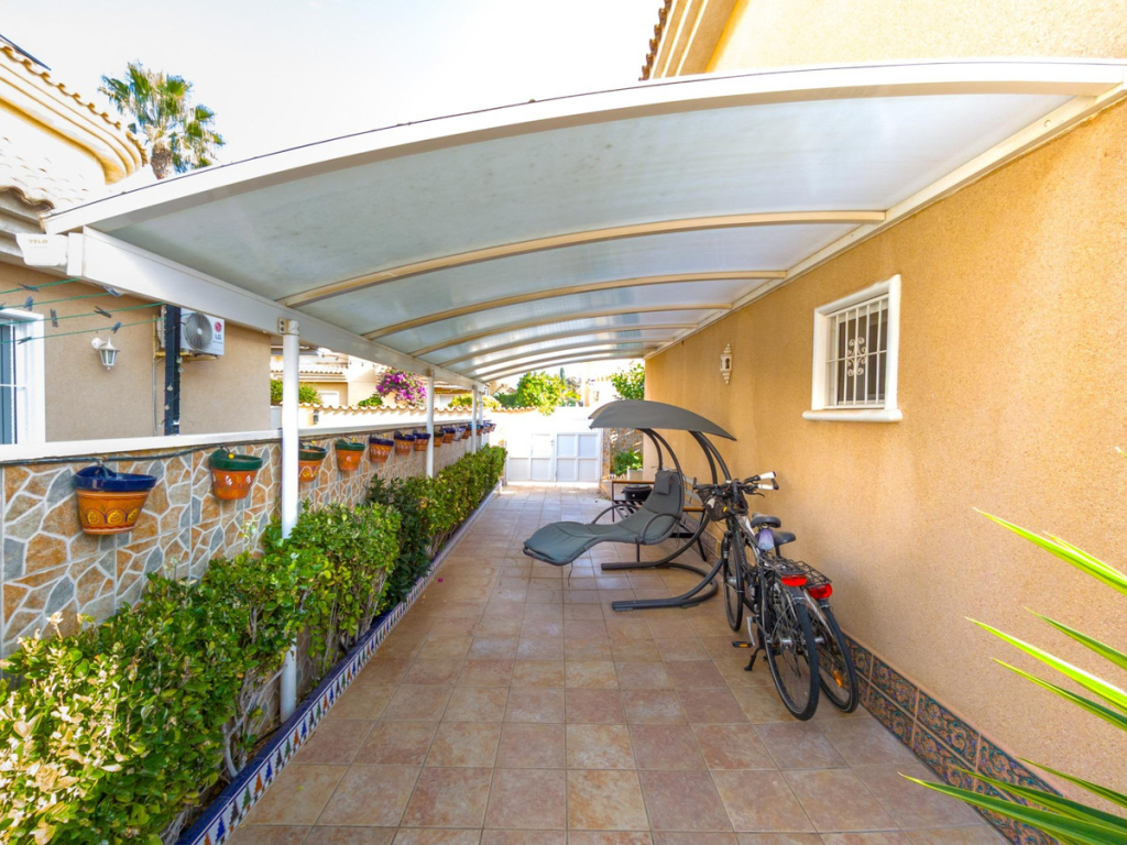 3 Bedroom 2 Bathroom House - Detached Villa in Torrevieja