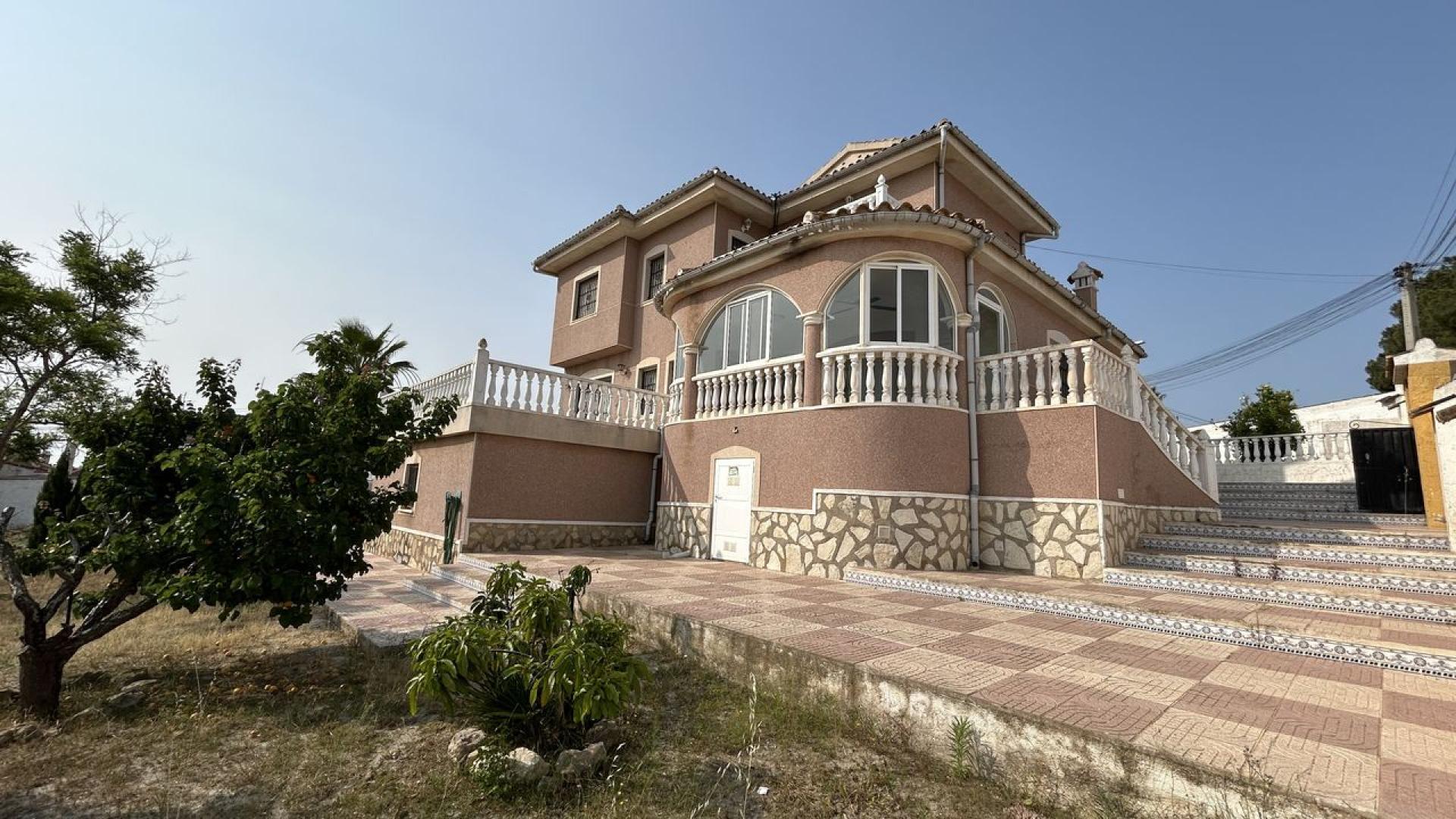 For sale - 5 Bedroom 4 Bathroom Villa in Ciudad Quesada - Costa Blanca  - Alicante
