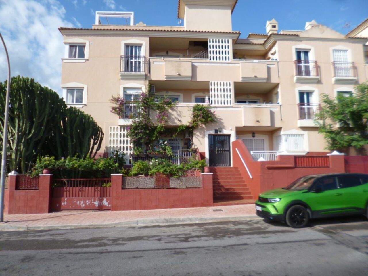For sale - 3 Bedroom 2 Bathroom Apartment in Playa Flamenca -  - Alicante
