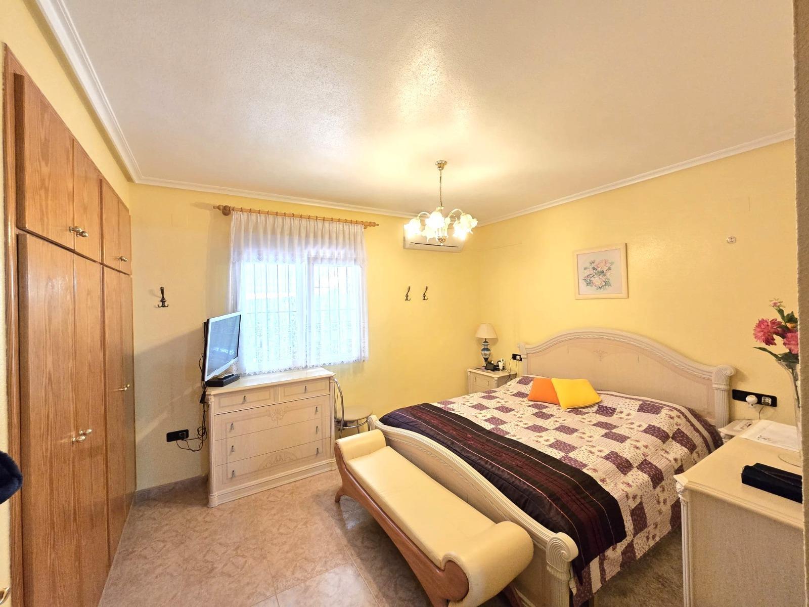 For sale - 3 Bedroom 2 Bathroom Villa in Orihuela Costa - Playa Flamenca  - Alicante