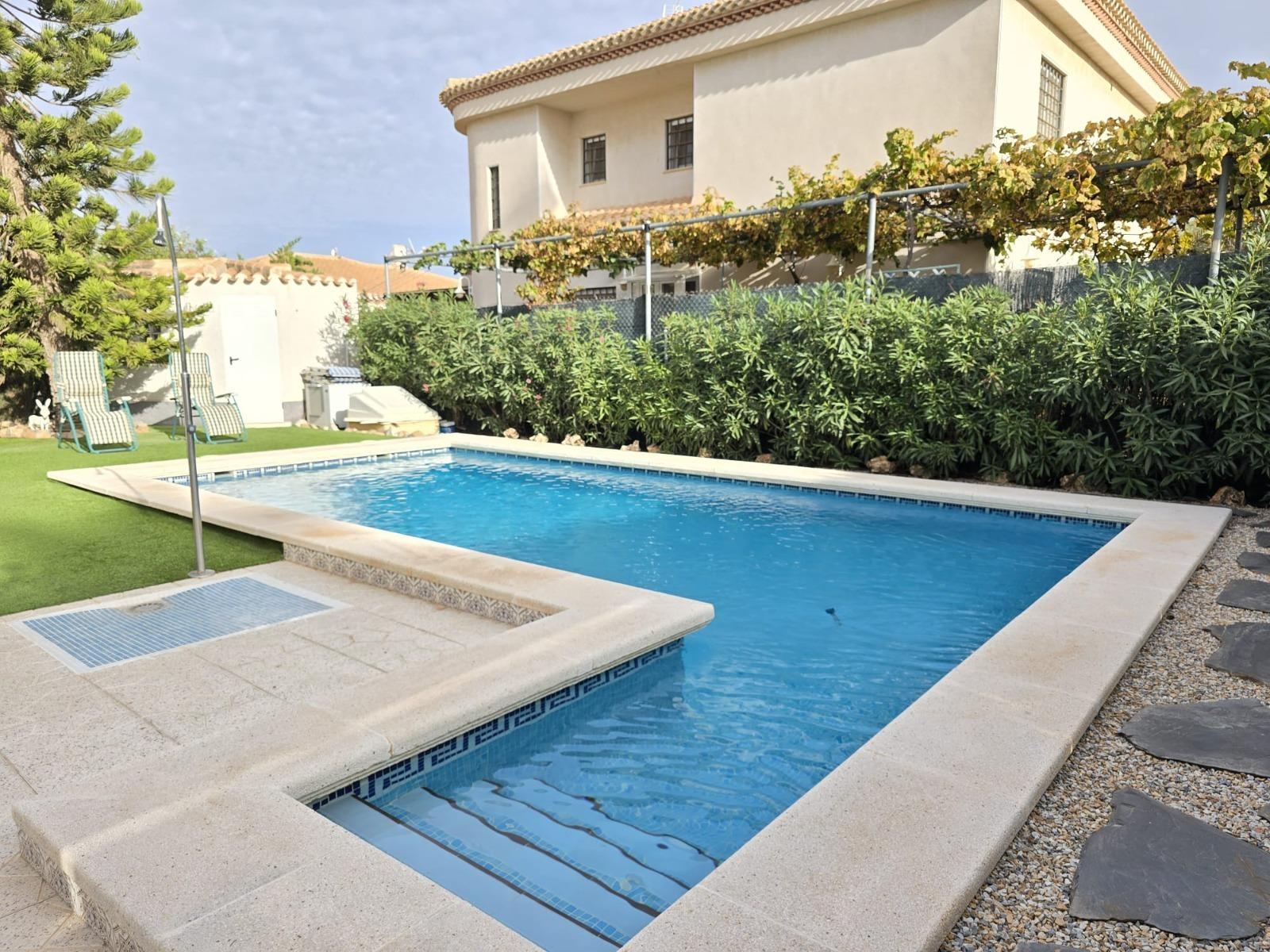 For sale - 3 Bedroom 2 Bathroom Villa in Orihuela Costa - Playa Flamenca  - Alicante