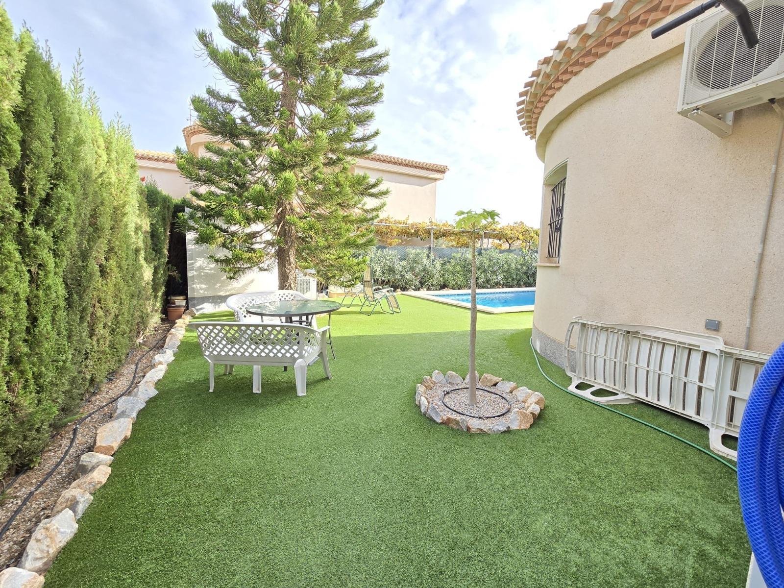 For sale - 3 Bedroom 2 Bathroom Villa in Orihuela Costa - Playa Flamenca  - Alicante
