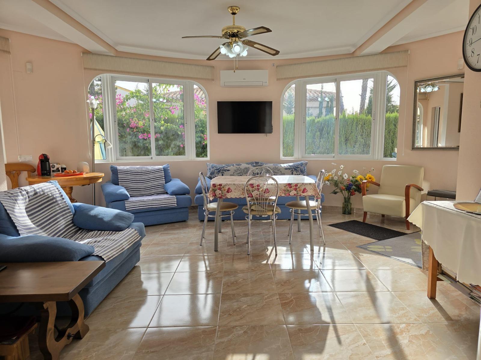 For sale - 3 Bedroom 2 Bathroom Villa in Orihuela Costa - Playa Flamenca  - Alicante