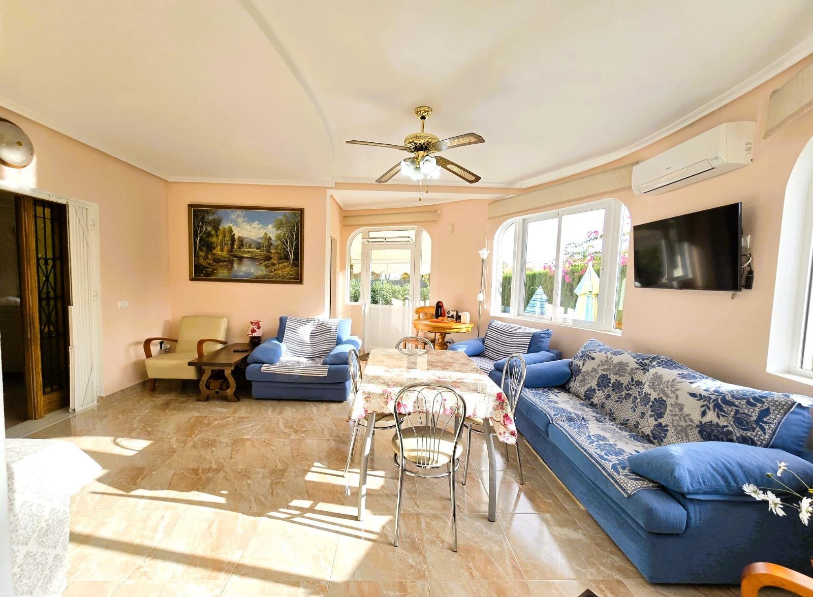 For sale - 3 Bedroom 2 Bathroom Villa in Orihuela Costa - Playa Flamenca  - Alicante