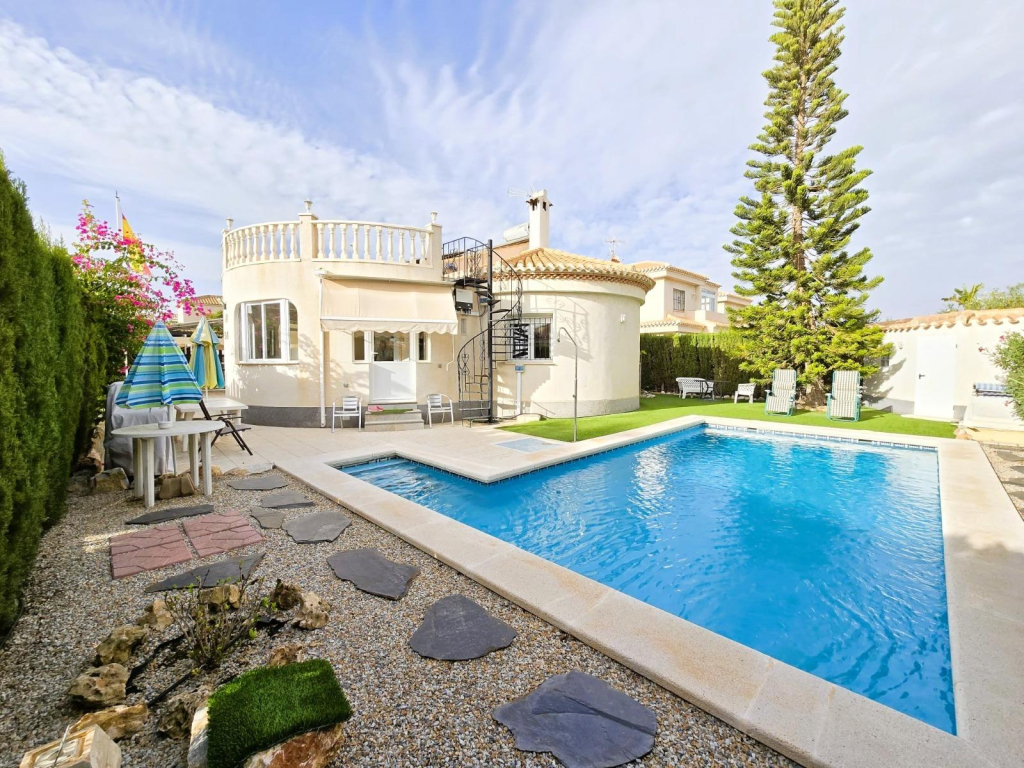 3 Bedroom 2 Bathroom Villa in Orihuela Costa