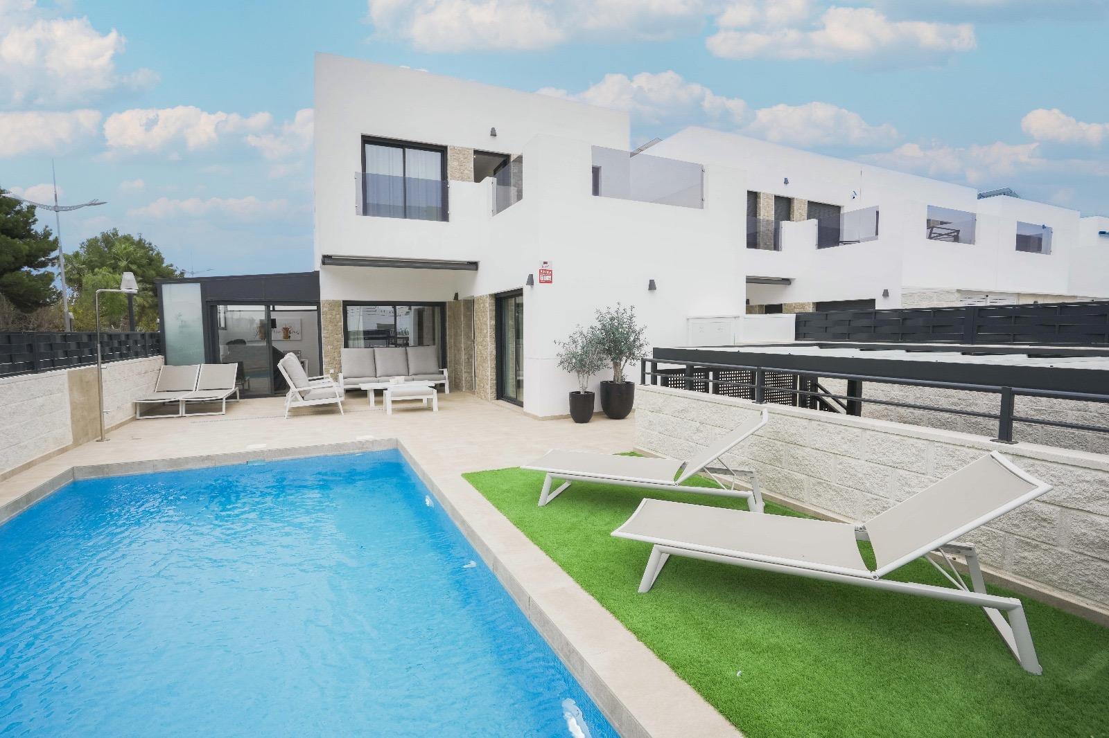 For sale - 3 Bedroom 2 Bathroom Villa in Dolores - Dolores  - Alicante