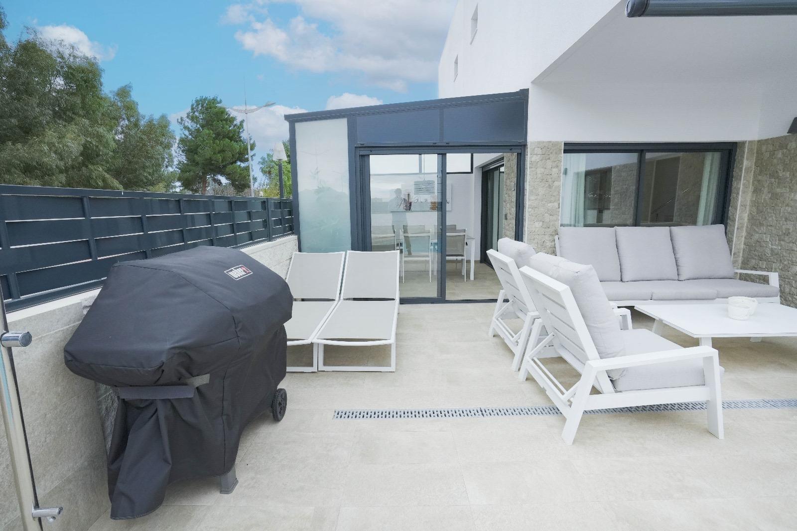 For sale - 3 Bedroom 2 Bathroom Villa in Dolores - Dolores  - Alicante