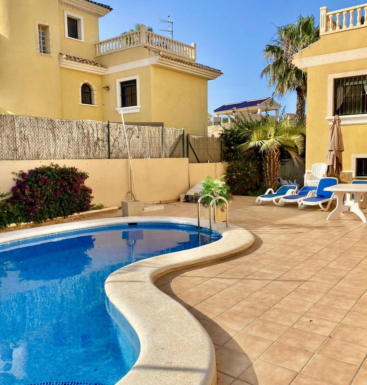 3 Bedroom 2 Bathroom Semi Detached in Villamartin