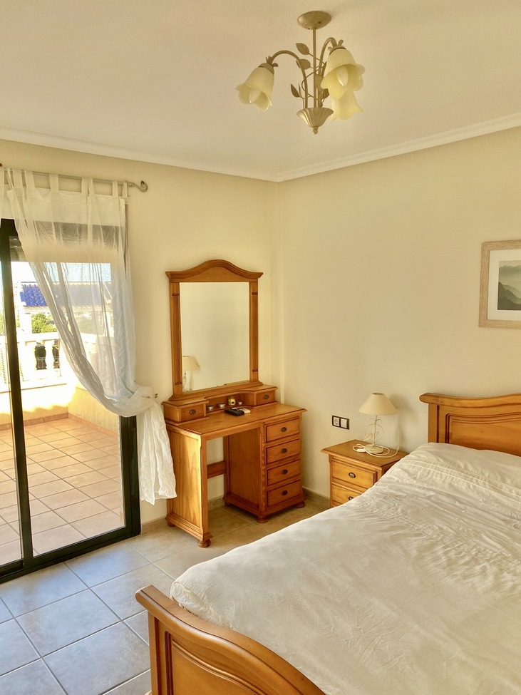 For sale - 3 Bedroom 2 Bathroom Semi Detached in Villamartin -  - Alicante