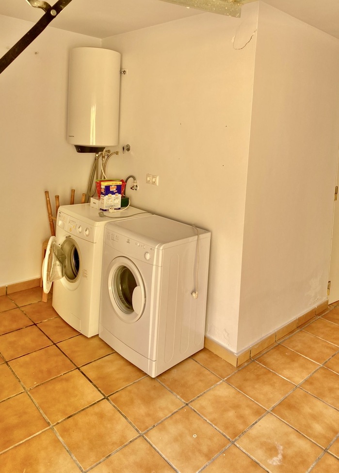 For sale - 3 Bedroom 2 Bathroom Semi Detached in Villamartin -  - Alicante