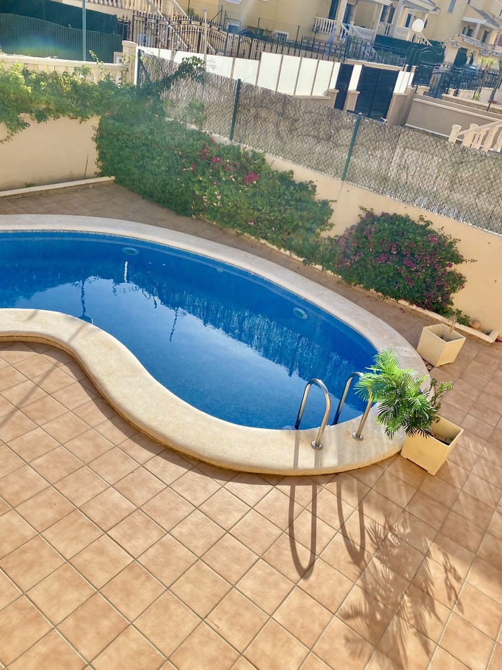 For sale - 3 Bedroom 2 Bathroom Semi Detached in Villamartin -  - Alicante