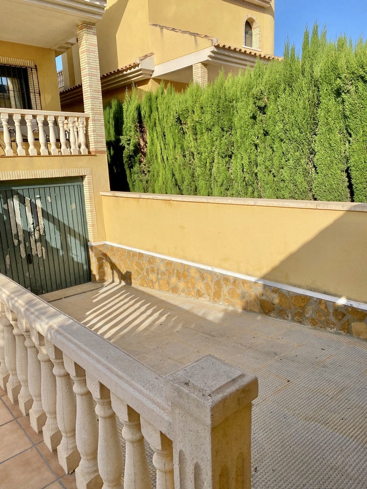 For sale - 3 Bedroom 2 Bathroom Semi Detached in Villamartin -  - Alicante