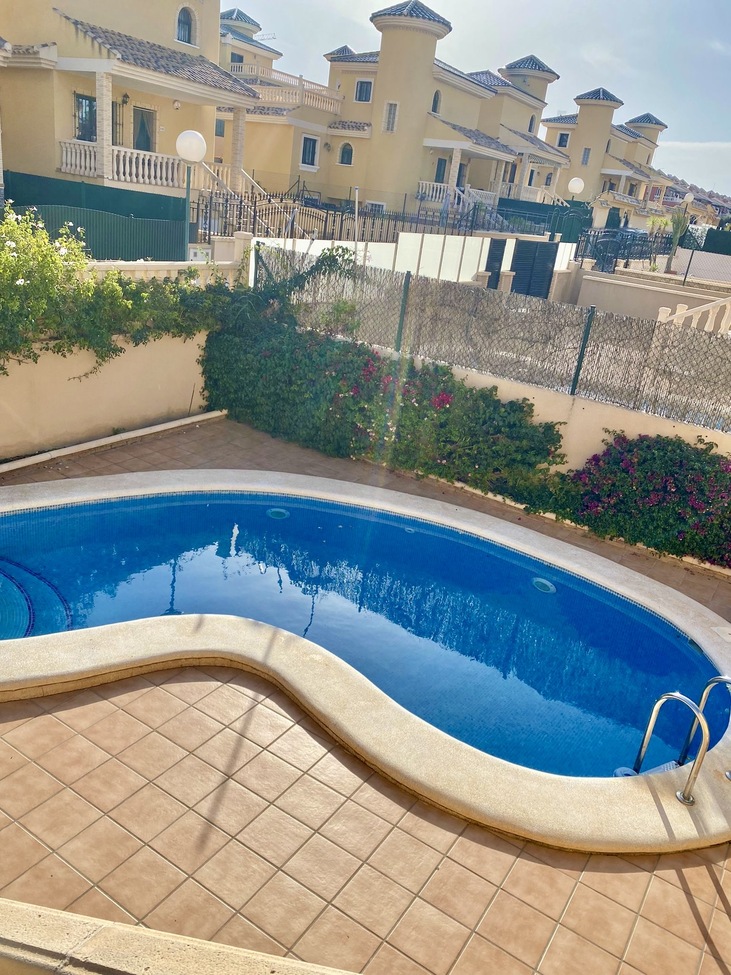 For sale - 3 Bedroom 2 Bathroom Semi Detached in Villamartin -  - Alicante