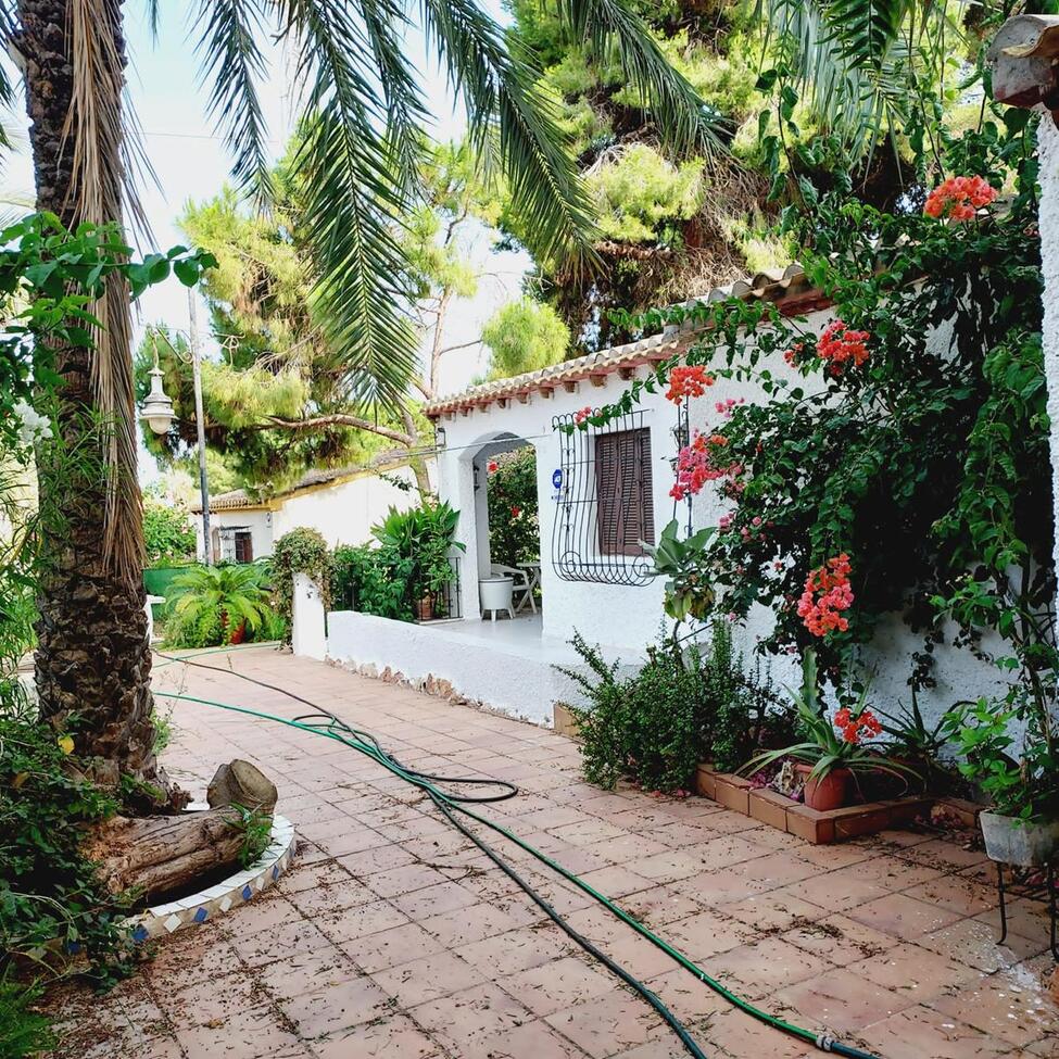 For sale - 4 Bedroom 2 Bathroom Villa in Punta Prima  - Punta Prima  - Alicante