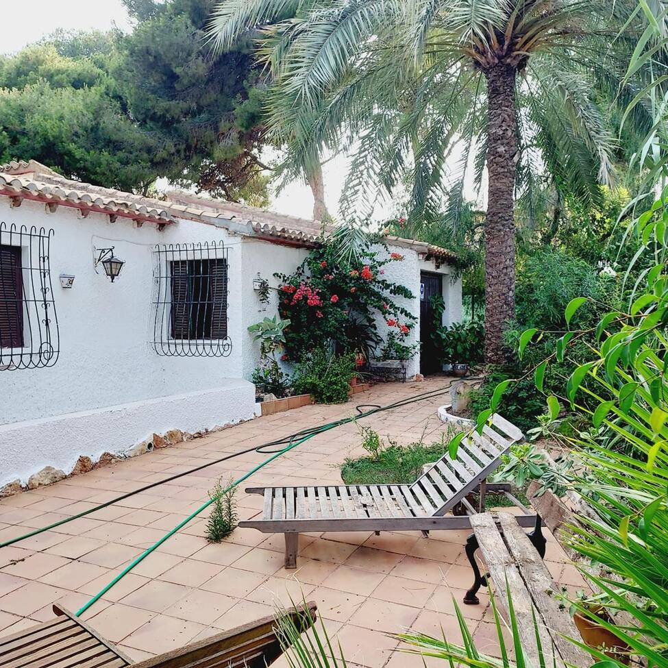 For sale - 4 Bedroom 2 Bathroom Villa in Punta Prima  - Punta Prima  - Alicante