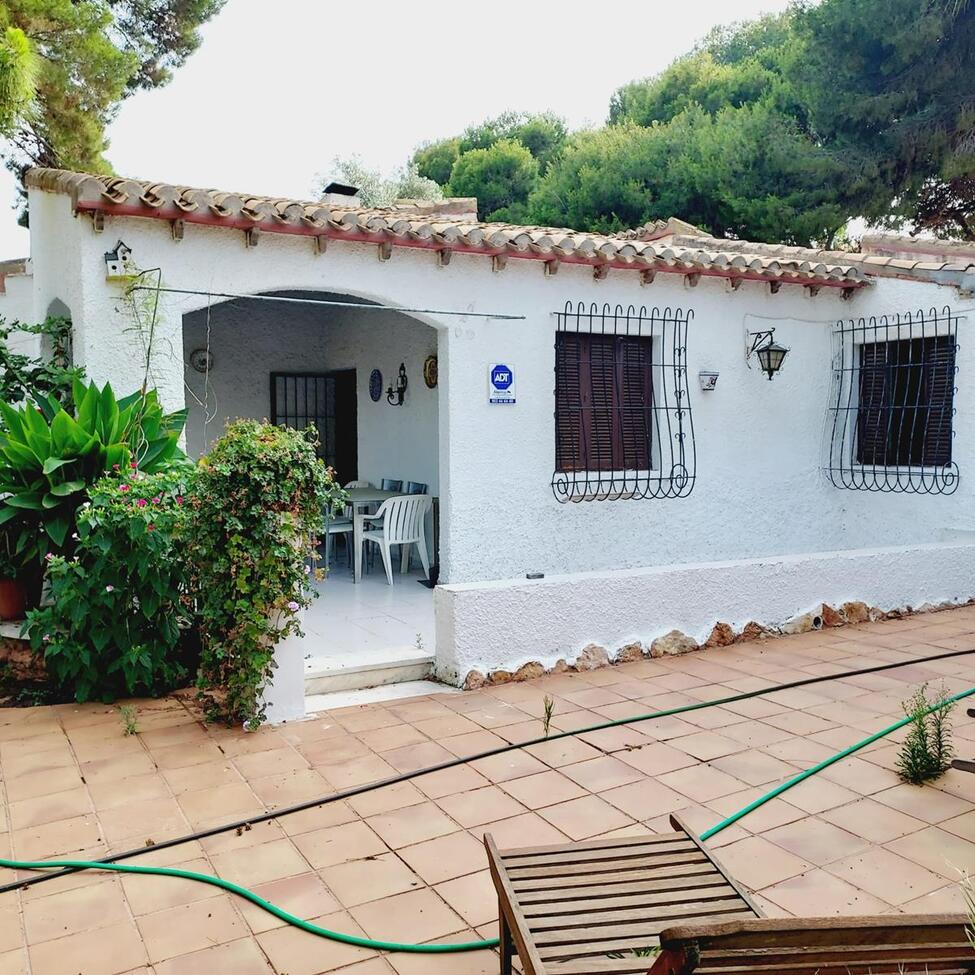 For sale - 4 Bedroom 2 Bathroom Villa in Punta Prima  - Punta Prima  - Alicante