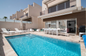 27-11-402-11-800/73987, 5 Bedroom 4 Bathroom Villa in Villamartin