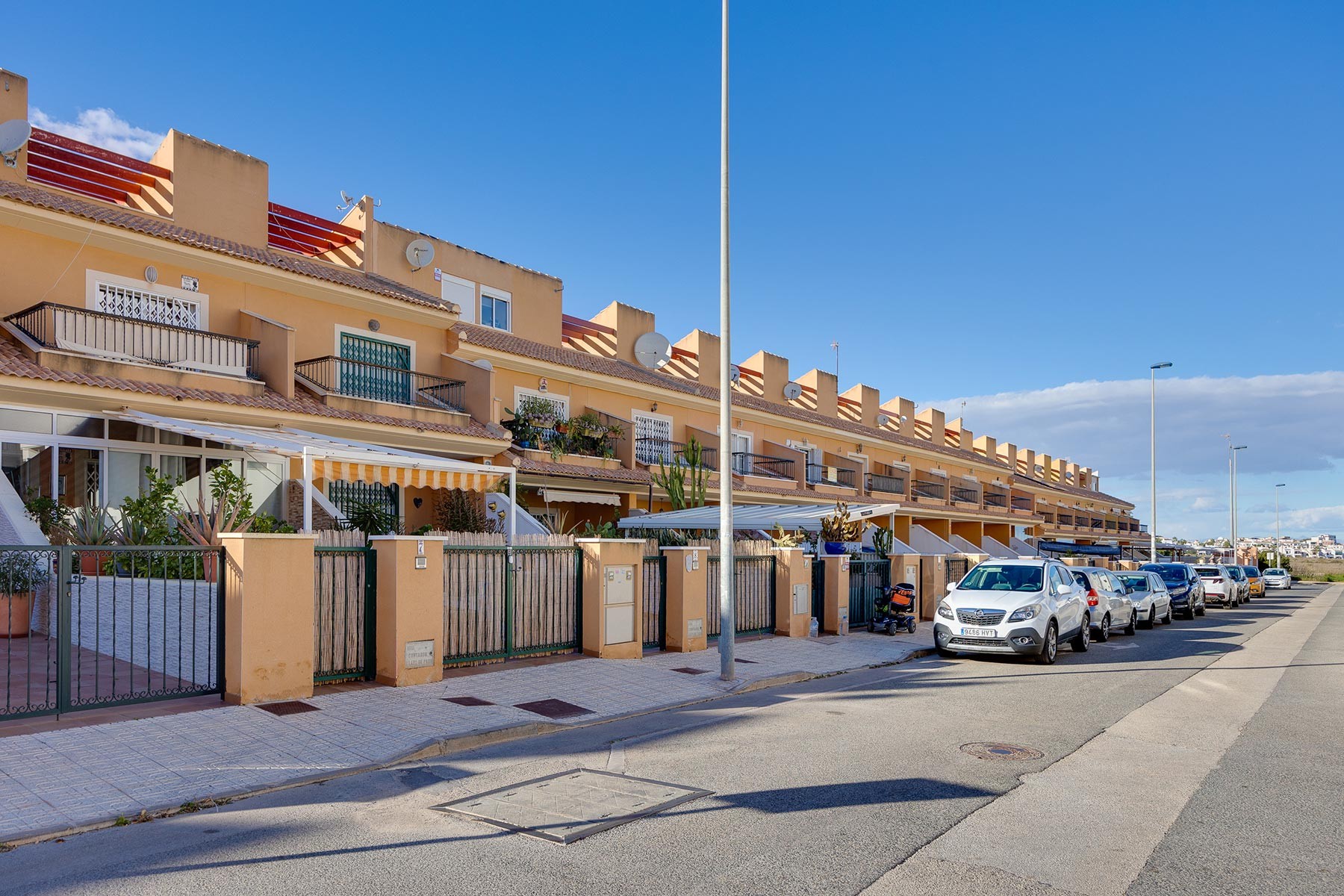 For sale - 4 Bedroom 2 Bathroom Villa in Villamartin - Costa Blanca  - Alicante