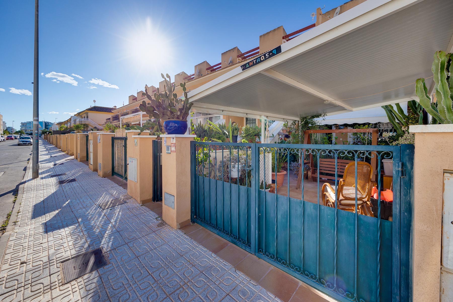 For sale - 4 Bedroom 2 Bathroom Villa in Villamartin - Costa Blanca  - Alicante