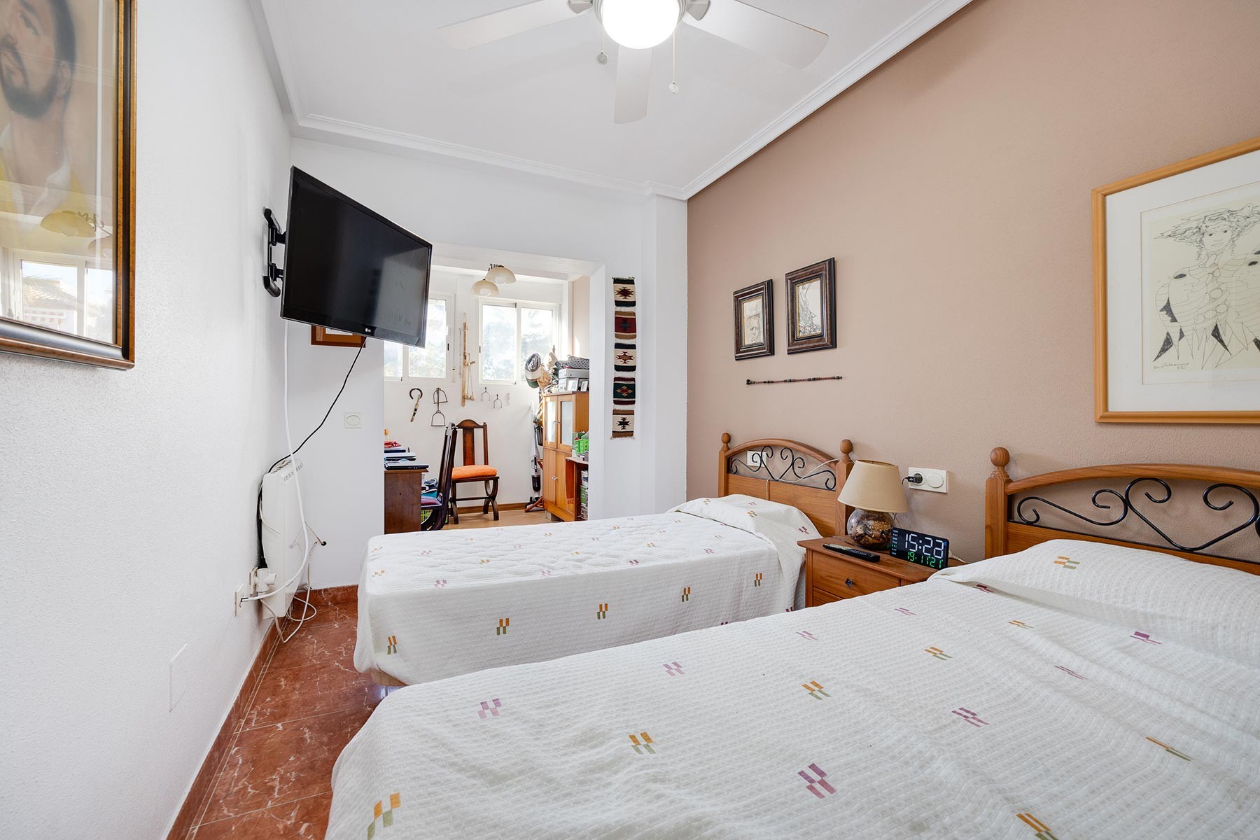 For sale - 4 Bedroom 2 Bathroom Villa in Villamartin - Costa Blanca  - Alicante