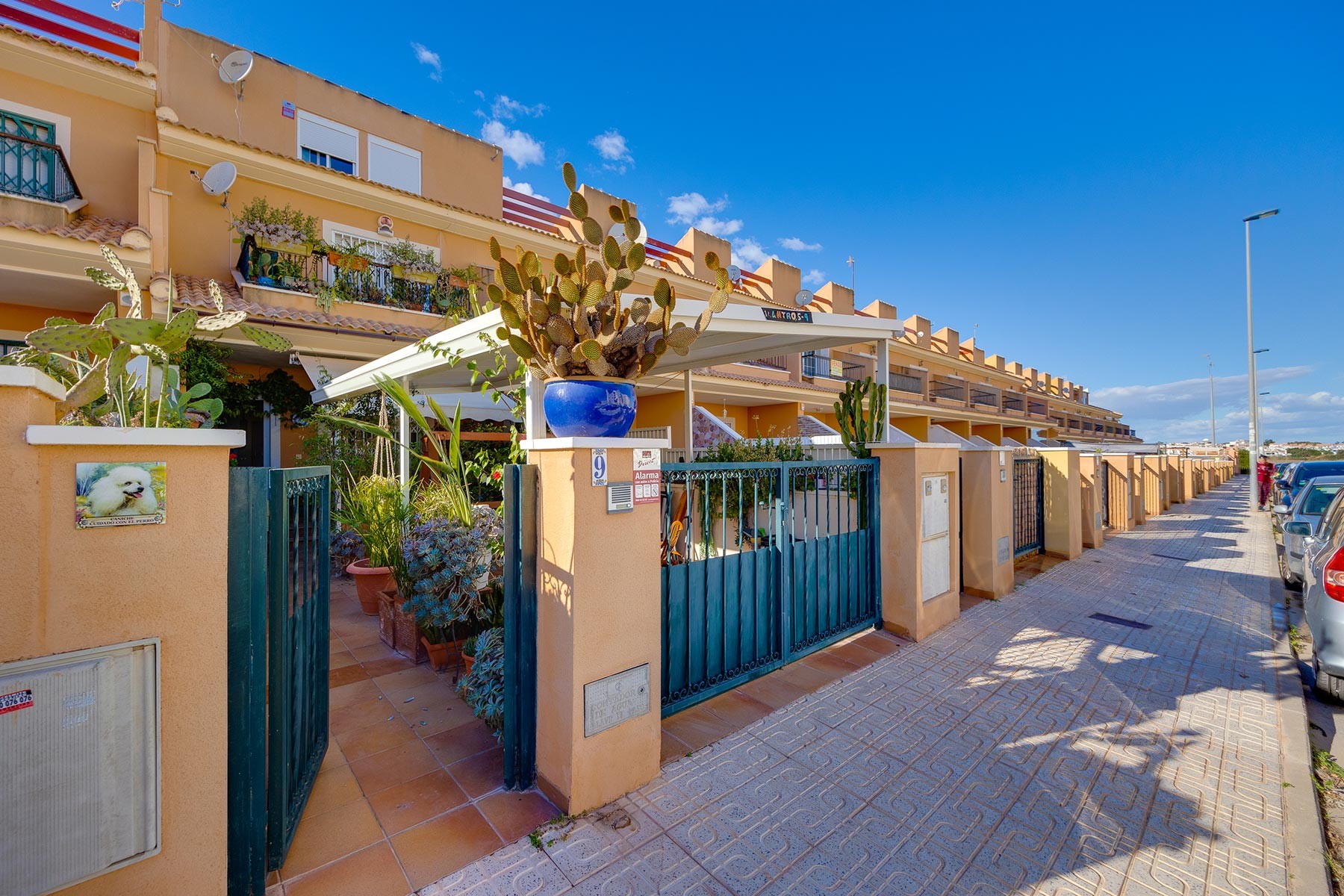 For sale - 4 Bedroom 2 Bathroom Villa in Villamartin - Costa Blanca  - Alicante