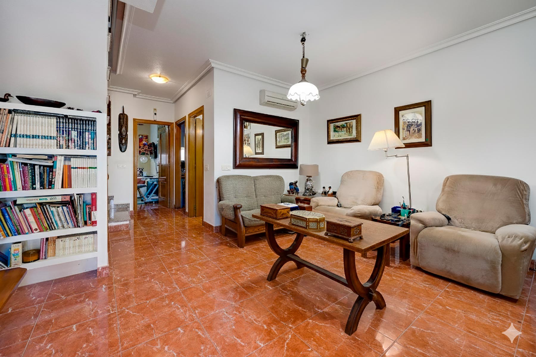 For sale - 4 Bedroom 2 Bathroom Villa in Villamartin - Costa Blanca  - Alicante