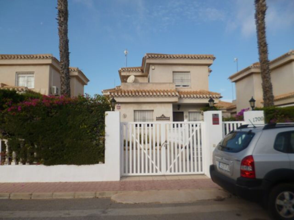 3 Bedroom 2 Bathroom Villa in Playa Flamenca