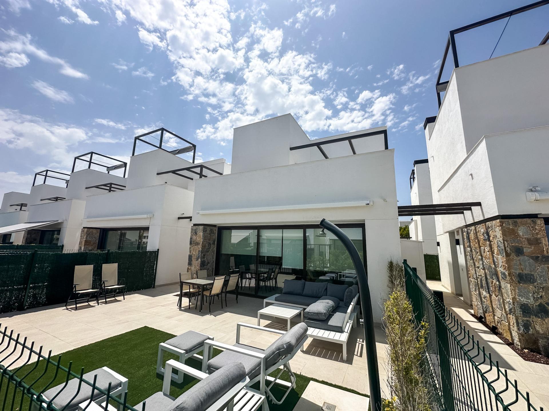 For sale - 3 Bedroom 3 Bathroom Villa in Los Alcazares - Dolores De Pacheco-santa Rosalía  - Murcia