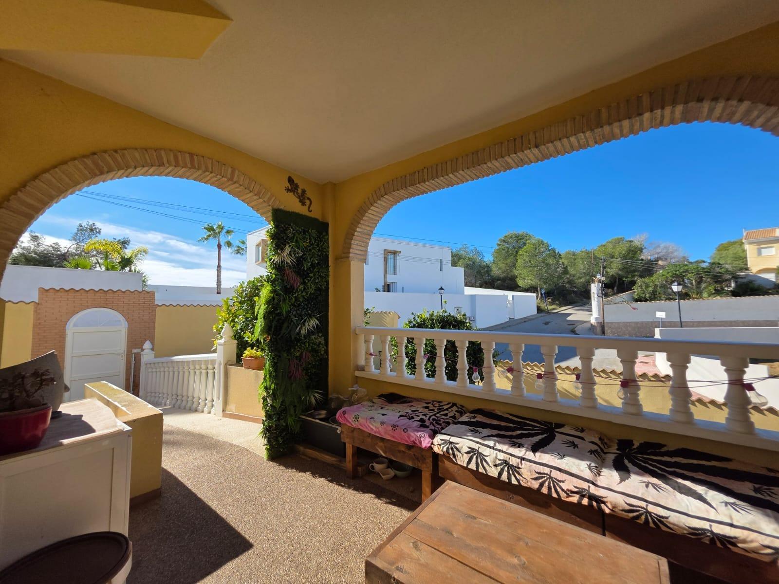For sale - 4 Bedroom 1 Bathroom Villa in Orihuela Costa - Villamartín-las Filipinas  - Alicante