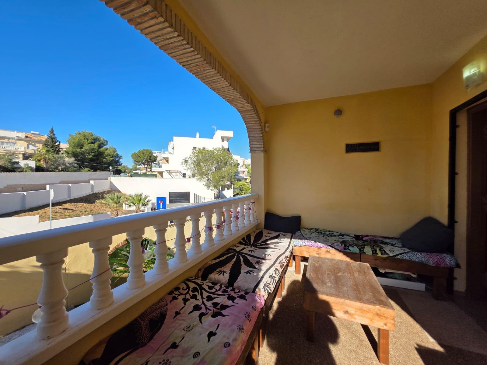 For sale - 4 Bedroom 1 Bathroom Villa in Orihuela Costa - Villamartín-las Filipinas  - Alicante