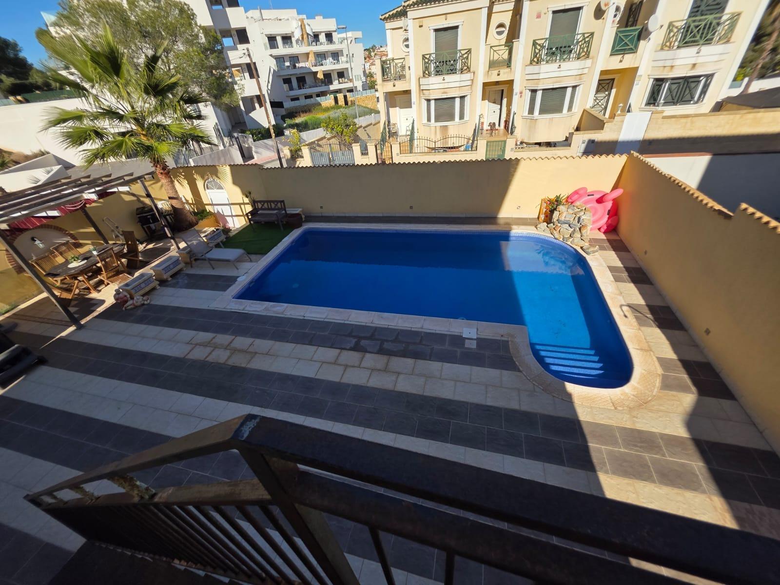For sale - 4 Bedroom 1 Bathroom Villa in Orihuela Costa - Villamartín-las Filipinas  - Alicante