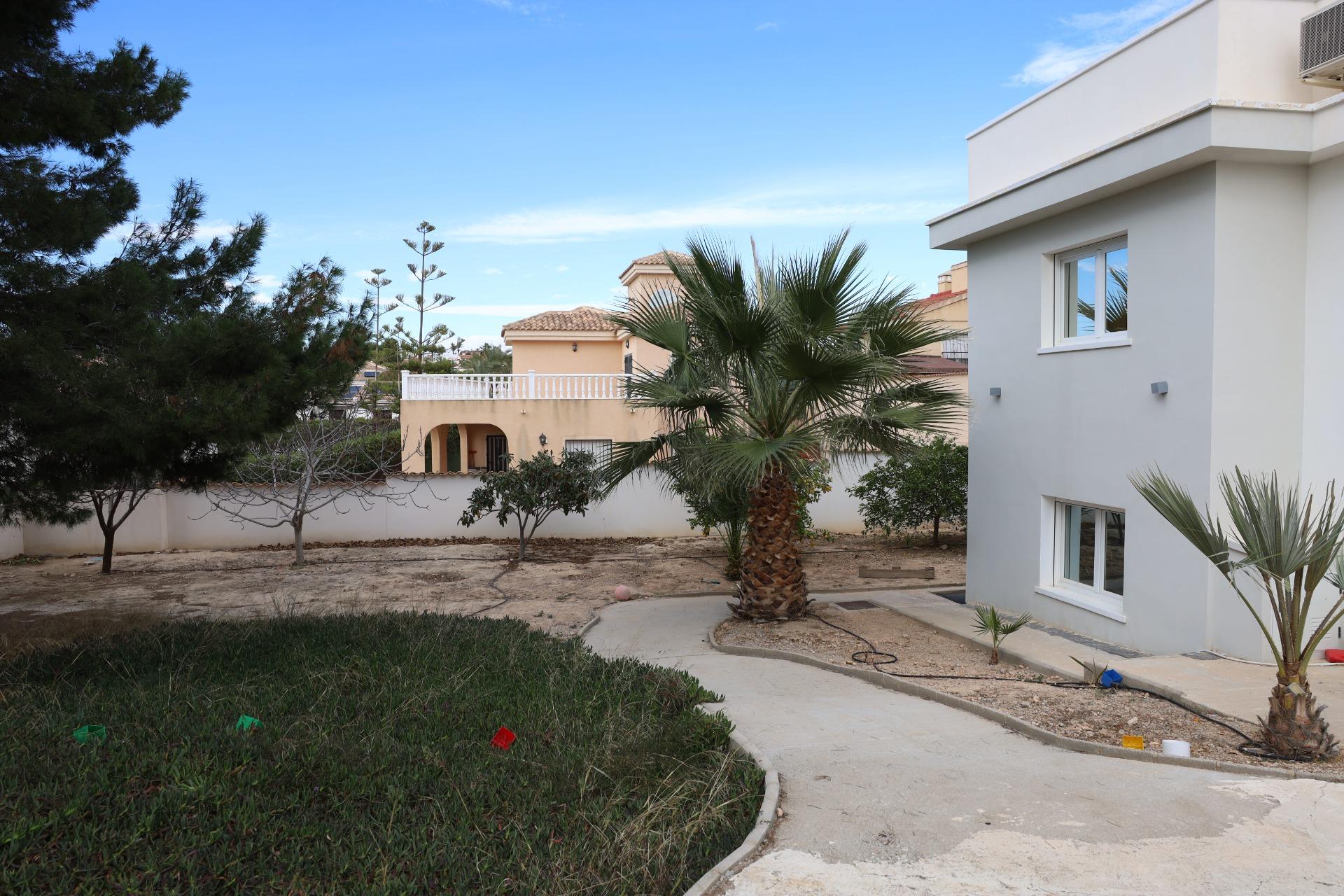 For sale - 5 Bedroom 3 Bathroom Villa in Ciudad Quesada - Costa Blanca Sur  - Alicante