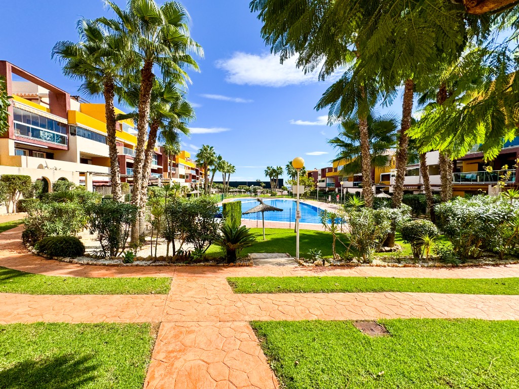 For sale - 2 Bedroom 1 Bathroom Apartamento in Playa Flamenca - Playa Flamenca  - Alicante