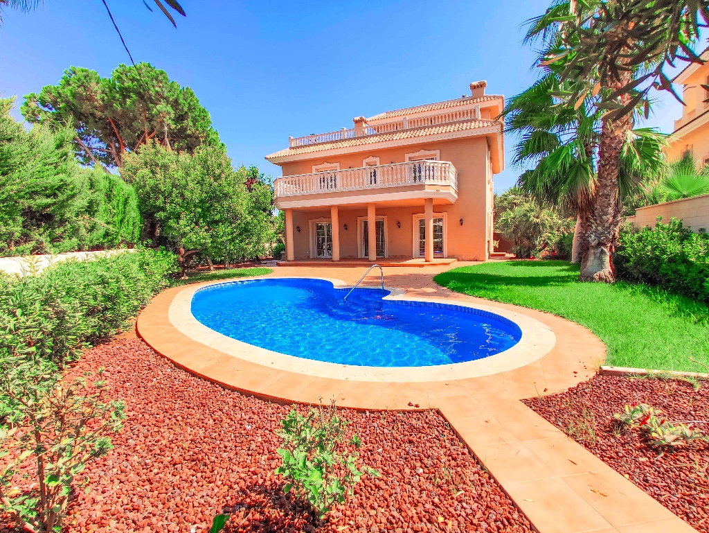 For sale - 6 Bedroom 8 Bathroom Villa in Cabo Roig - Cabo Roig  - Alicante
