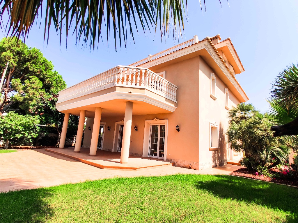 For sale - 6 Bedroom 8 Bathroom Villa in Cabo Roig - Cabo Roig  - Alicante