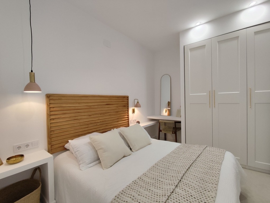 For sale - 2 Bedroom 1 Bathroom Bungalow in La Siesta -  - Alicante