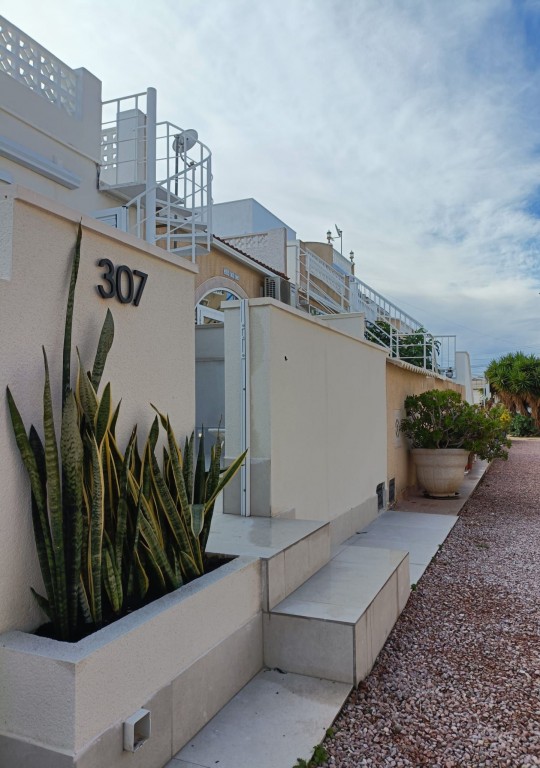 For sale - 2 Bedroom 1 Bathroom Bungalow in La Siesta -  - Alicante