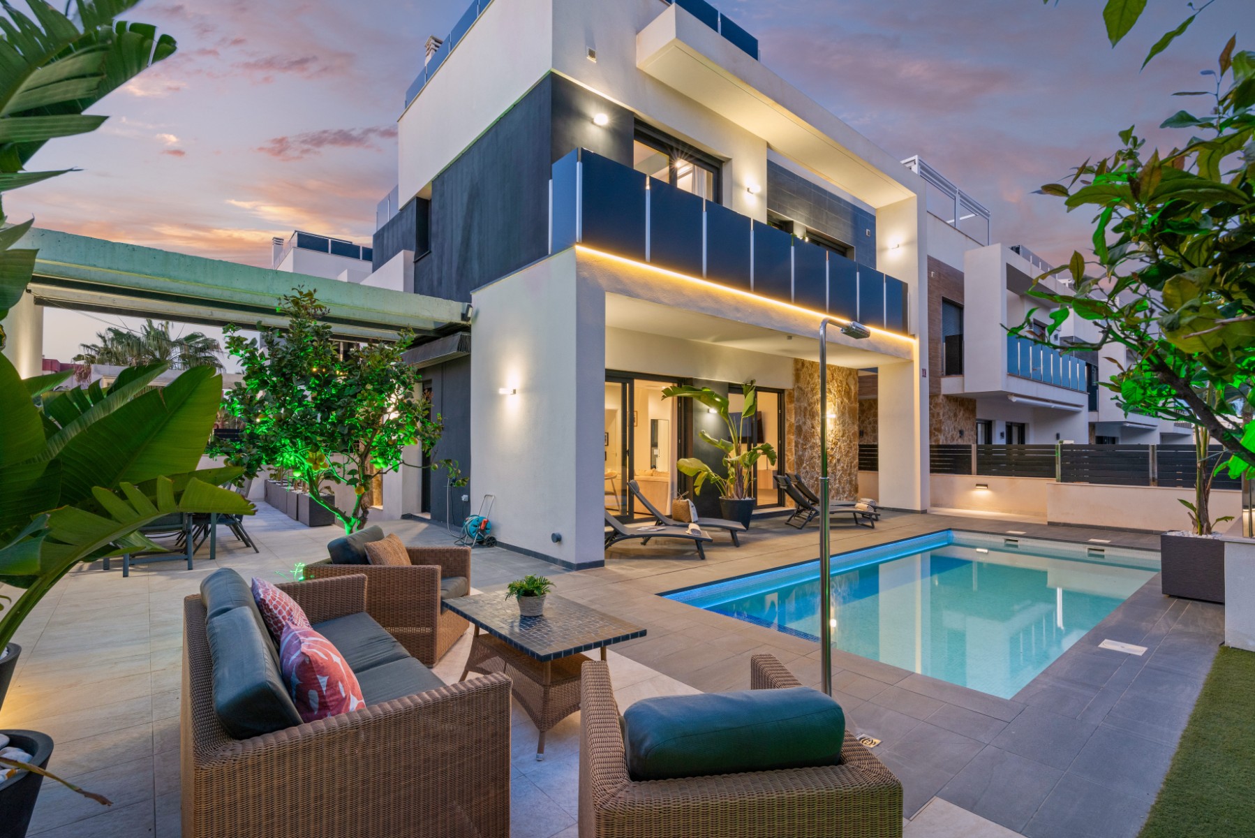 For sale - 4 Bedroom 4 Bathroom Villa in Orihuela Costa - Lomas de Campoamor  - Alicante