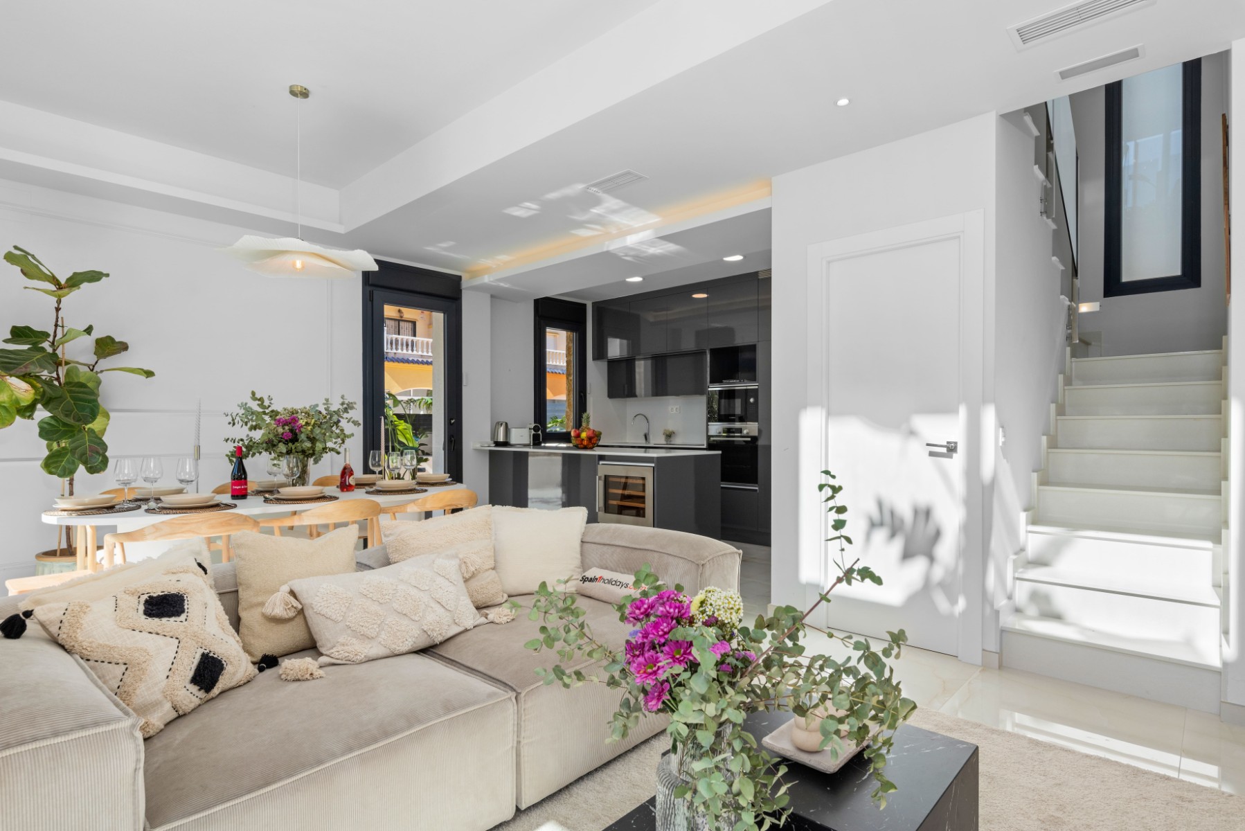 For sale - 4 Bedroom 4 Bathroom Villa in Orihuela Costa - Lomas de Campoamor  - Alicante