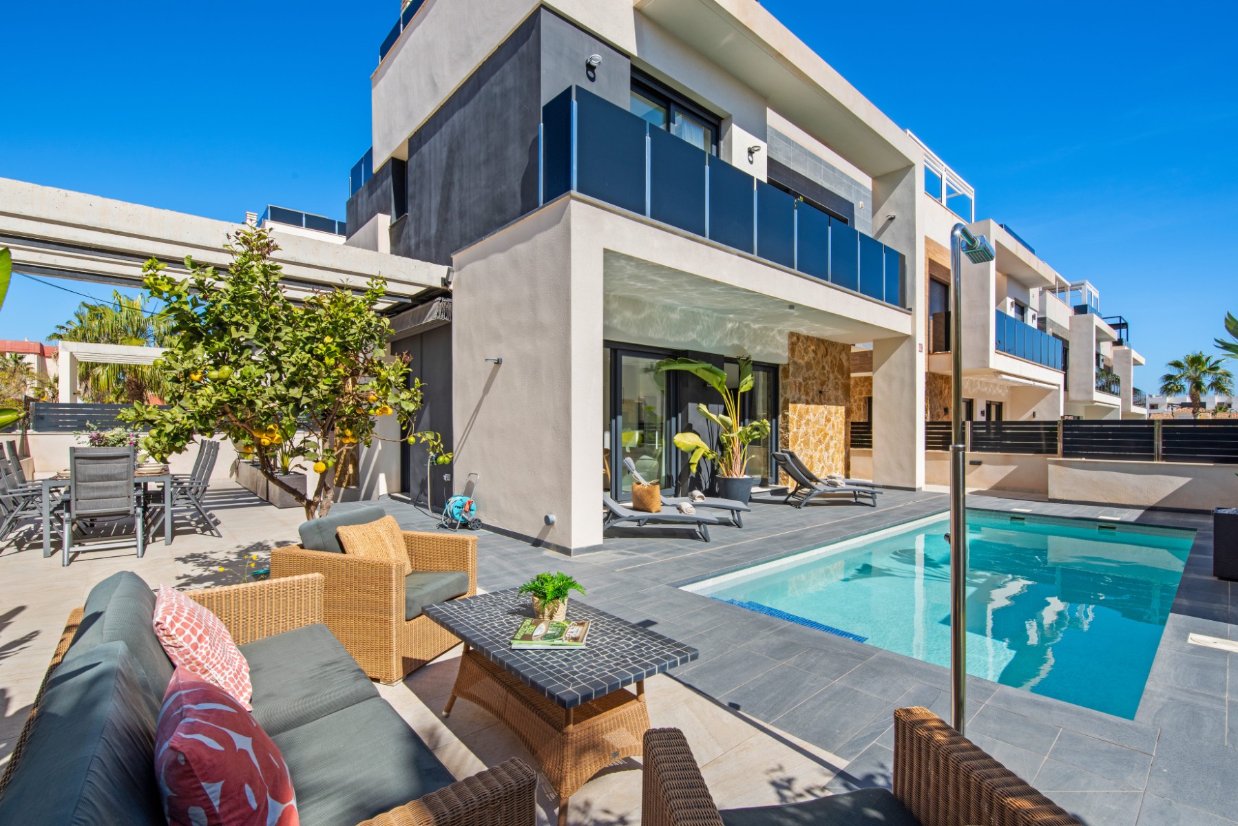 For sale - 4 Bedroom 4 Bathroom Villa in Orihuela Costa - Lomas de Campoamor  - Alicante