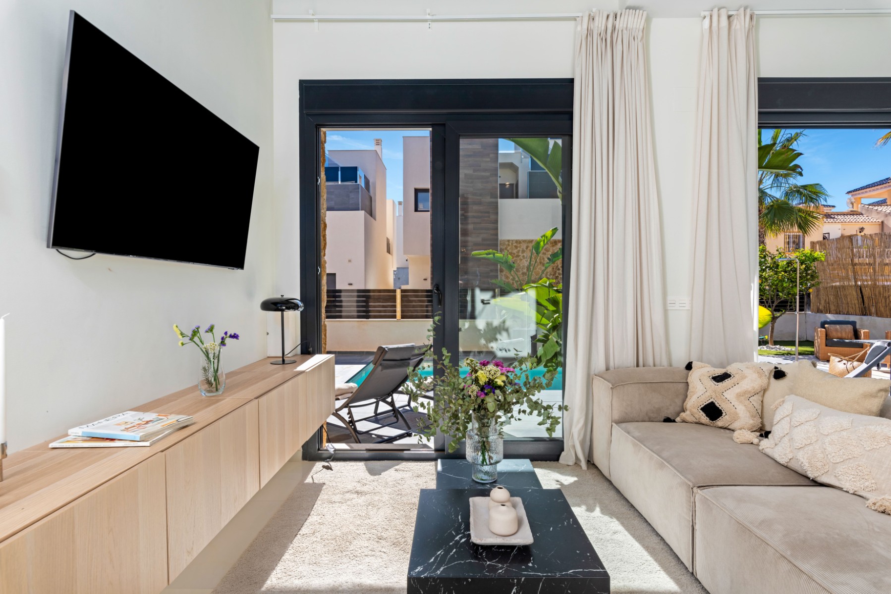 For sale - 4 Bedroom 4 Bathroom Villa in Orihuela Costa - Lomas de Campoamor  - Alicante