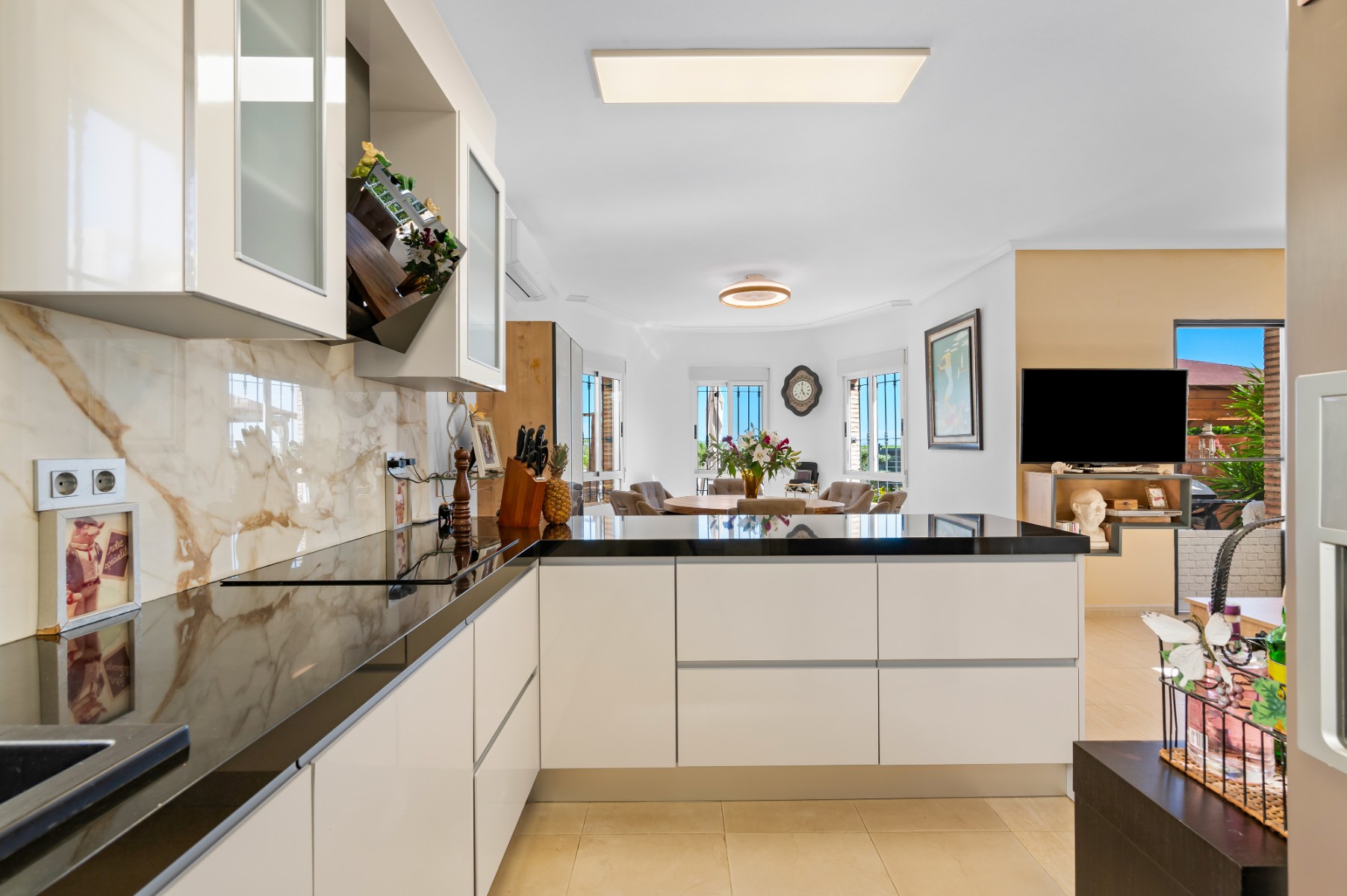 For sale - 3 Bedroom 2 Bathroom Villa in El Raso - El Raso  - Alicante