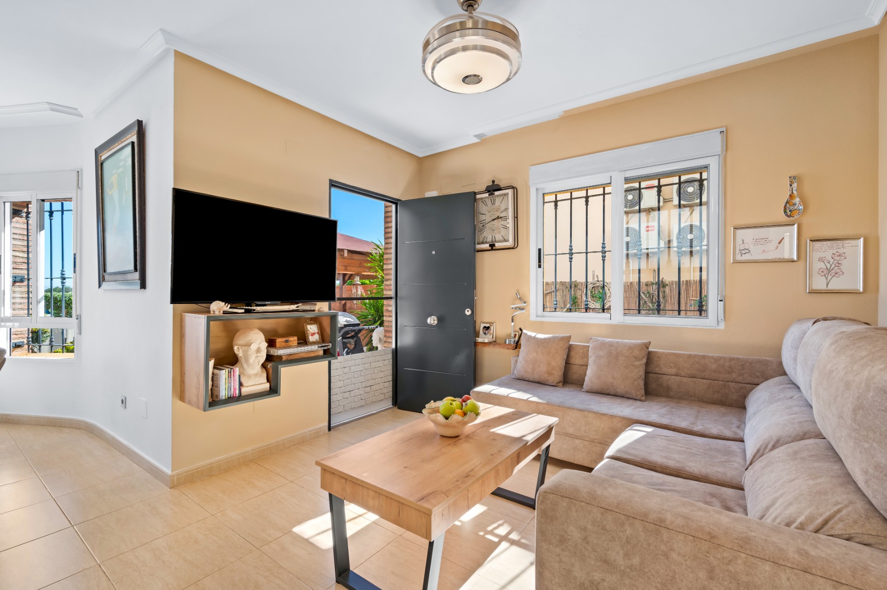 For sale - 3 Bedroom 2 Bathroom Villa in El Raso - El Raso  - Alicante