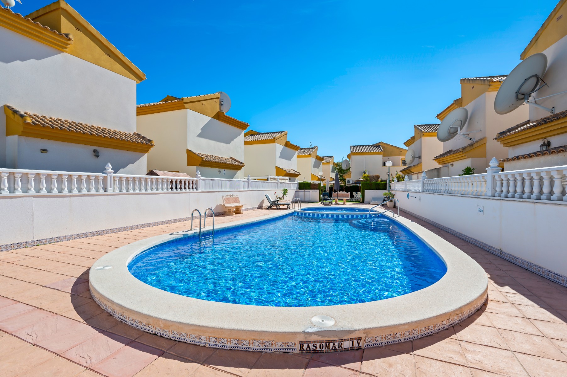 For sale - 3 Bedroom 2 Bathroom Villa in El Raso - El Raso  - Alicante