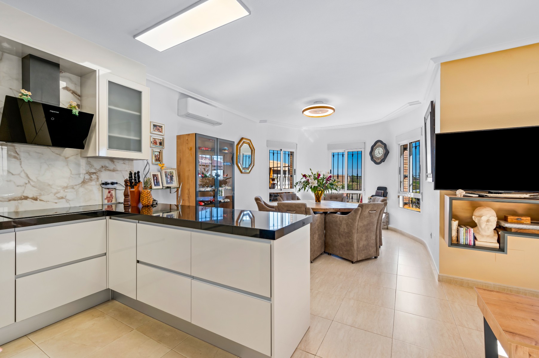 For sale - 3 Bedroom 2 Bathroom Villa in El Raso - El Raso  - Alicante