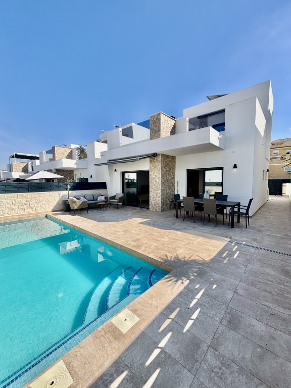 For sale - 2 Bedroom 2 Bathroom Villa in Benijofar - Costa Blanca  - Alicante